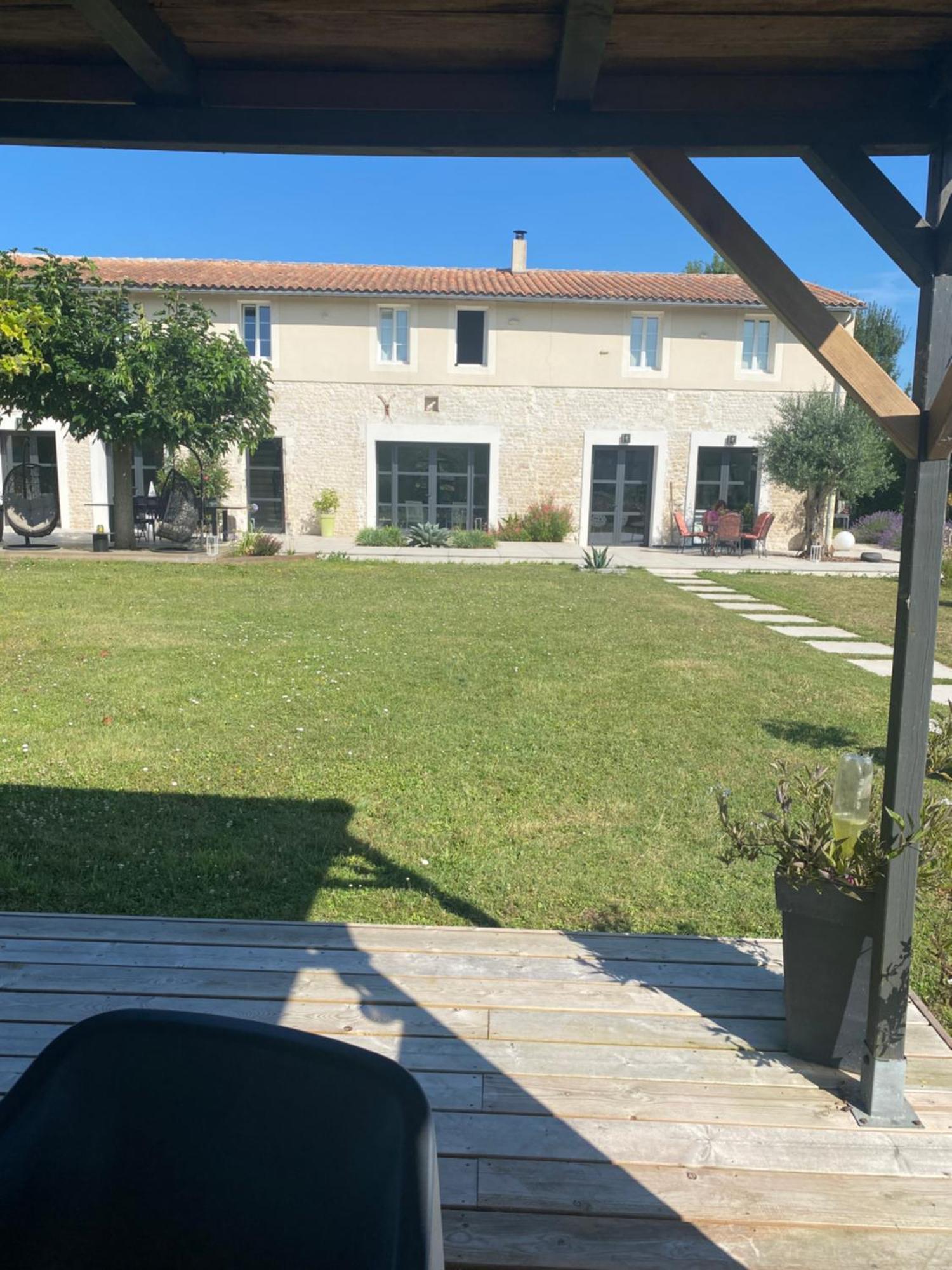 La Chaumeauniere Bed & Breakfast Aigrefeuille-d'Aunis ภายนอก รูปภาพ