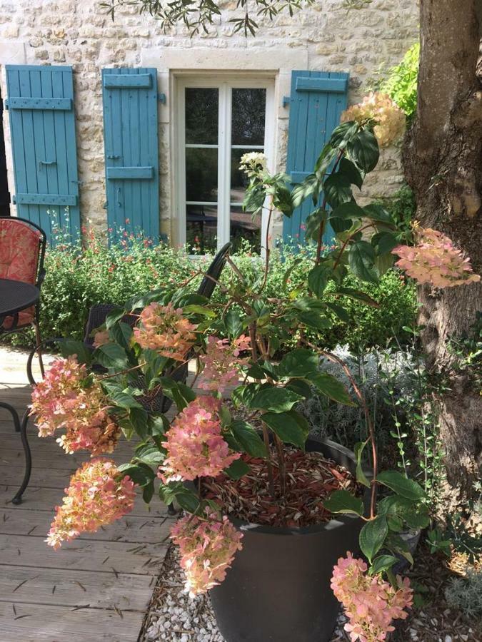 La Chaumeauniere Bed & Breakfast Aigrefeuille-d'Aunis ภายนอก รูปภาพ