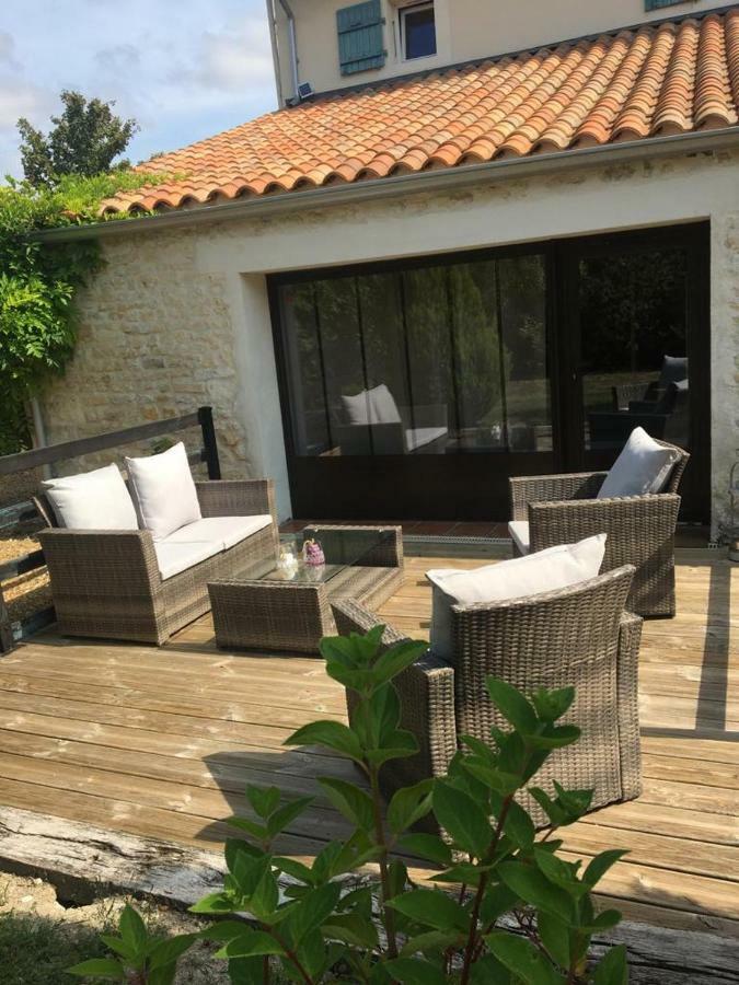 La Chaumeauniere Bed & Breakfast Aigrefeuille-d'Aunis ภายนอก รูปภาพ